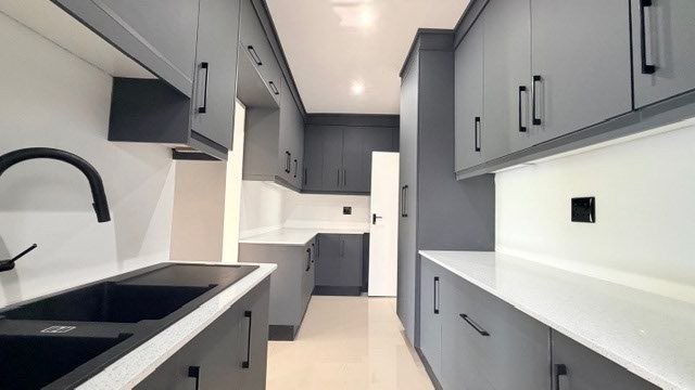 5 Bedroom Property for Sale in Shelly Beach KwaZulu-Natal