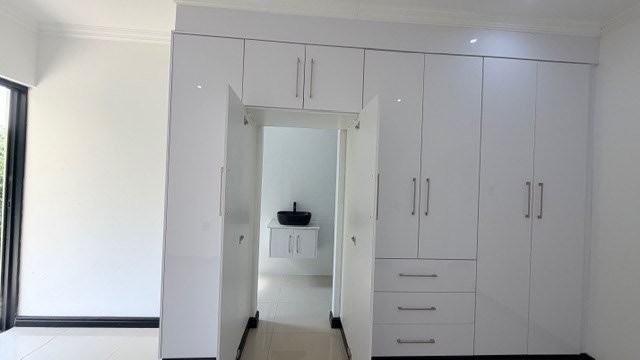 5 Bedroom Property for Sale in Shelly Beach KwaZulu-Natal