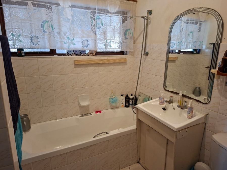 2 Bedroom Property for Sale in Hibberdene KwaZulu-Natal