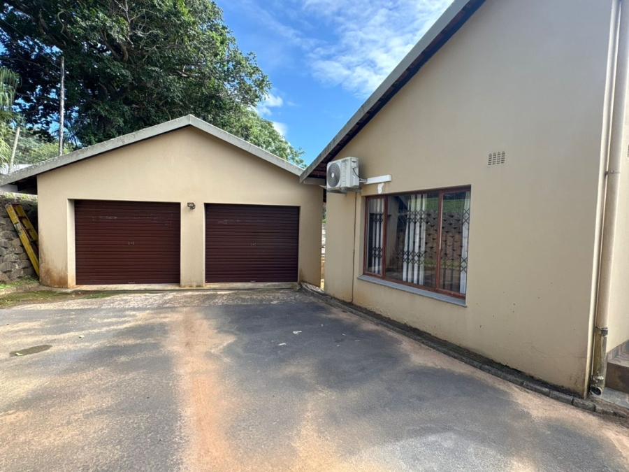 2 Bedroom Property for Sale in Umtentweni KwaZulu-Natal