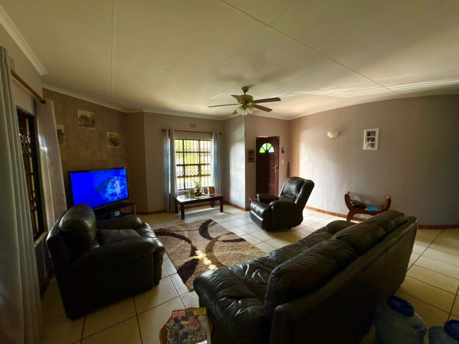 2 Bedroom Property for Sale in Umtentweni KwaZulu-Natal