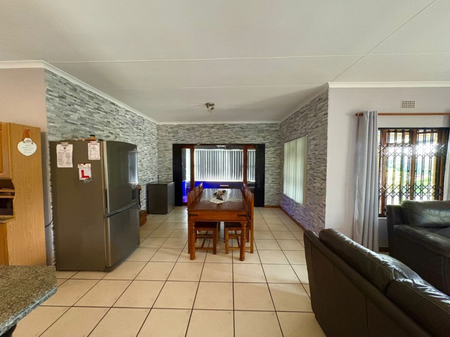 2 Bedroom Property for Sale in Umtentweni KwaZulu-Natal