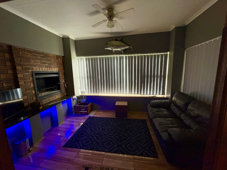 2 Bedroom Property for Sale in Umtentweni KwaZulu-Natal