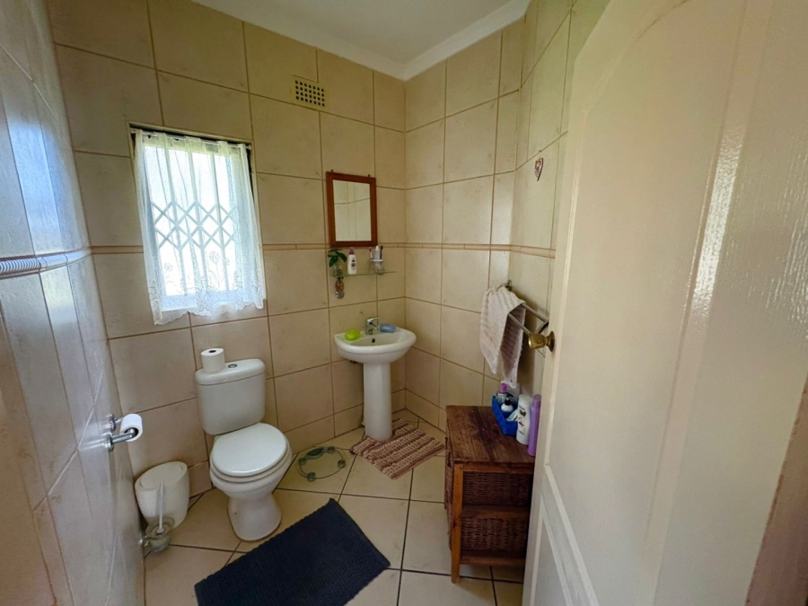 2 Bedroom Property for Sale in Umtentweni KwaZulu-Natal