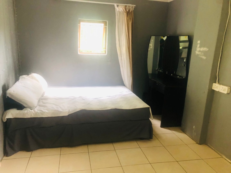 To Let 1 Bedroom Property for Rent in Kloof KwaZulu-Natal