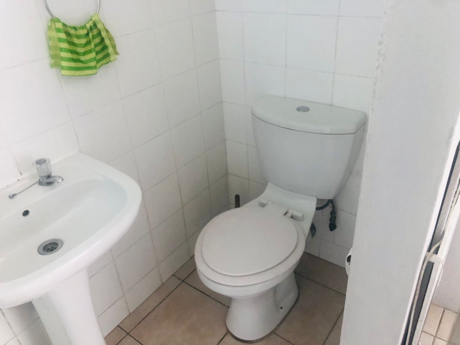 To Let 1 Bedroom Property for Rent in Kloof KwaZulu-Natal