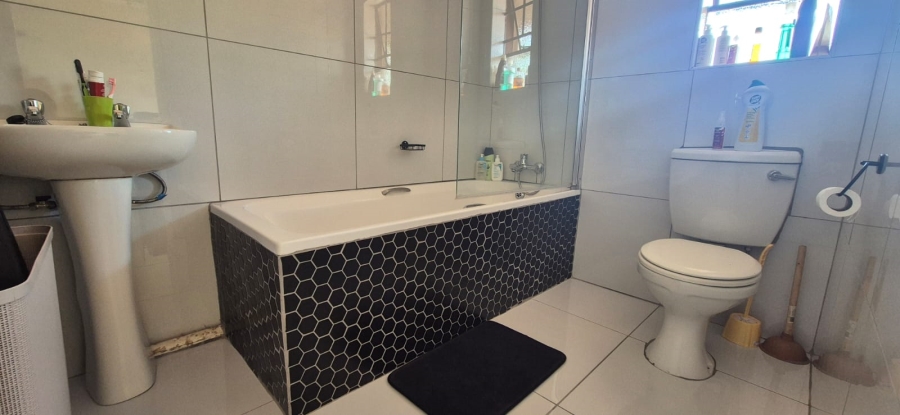 1 Bedroom Property for Sale in Pioneer Park KwaZulu-Natal