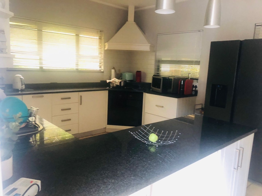 4 Bedroom Property for Sale in Kloof KwaZulu-Natal