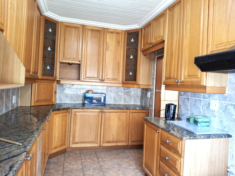 5 Bedroom Property for Sale in Leisure Crest KwaZulu-Natal