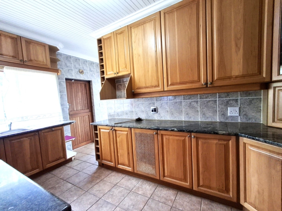 5 Bedroom Property for Sale in Leisure Crest KwaZulu-Natal