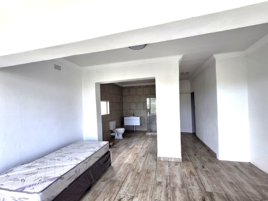 5 Bedroom Property for Sale in Leisure Crest KwaZulu-Natal