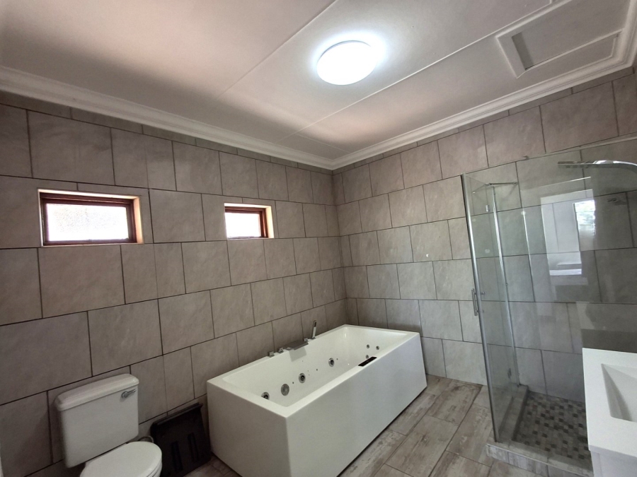 5 Bedroom Property for Sale in Leisure Crest KwaZulu-Natal