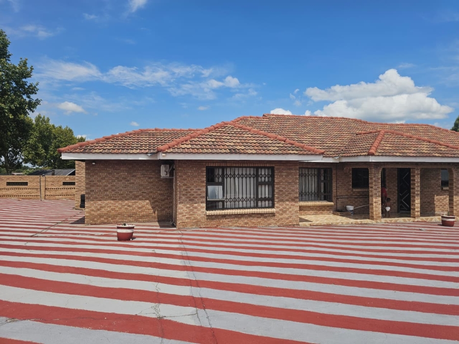 5 Bedroom Property for Sale in Pioneer Park KwaZulu-Natal