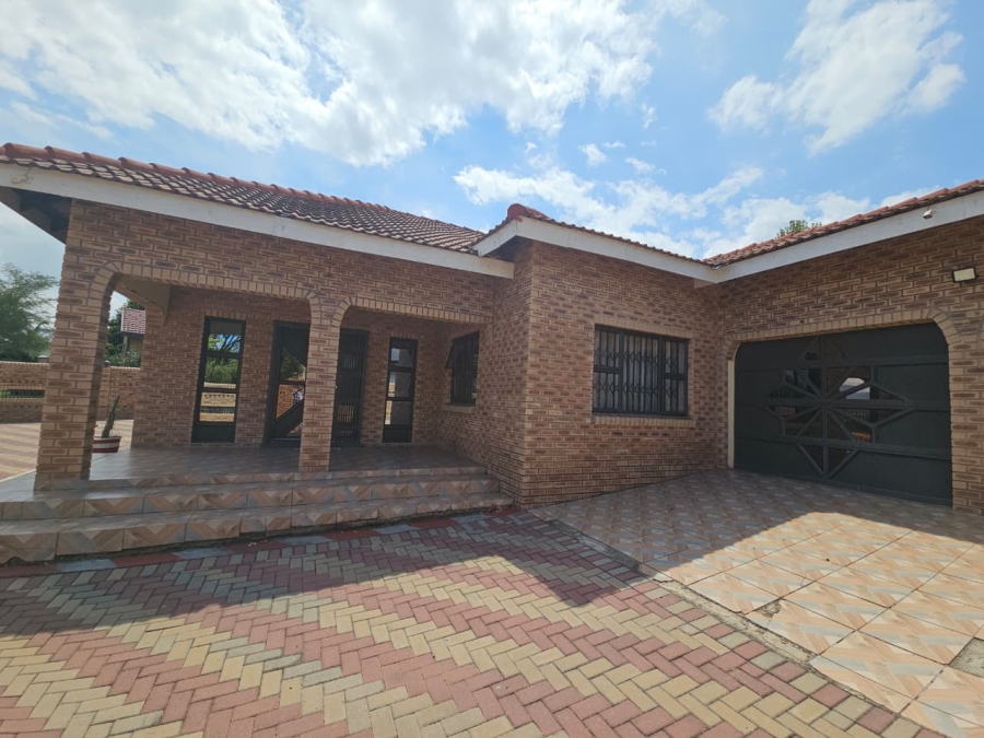 5 Bedroom Property for Sale in Pioneer Park KwaZulu-Natal