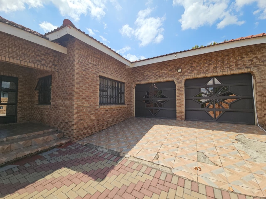 5 Bedroom Property for Sale in Pioneer Park KwaZulu-Natal