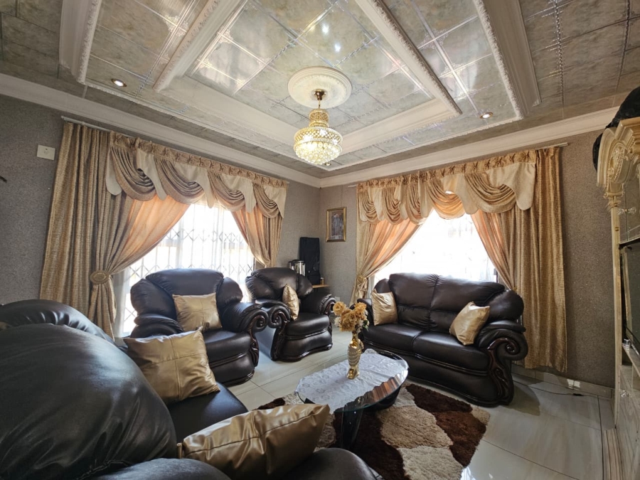 5 Bedroom Property for Sale in Pioneer Park KwaZulu-Natal