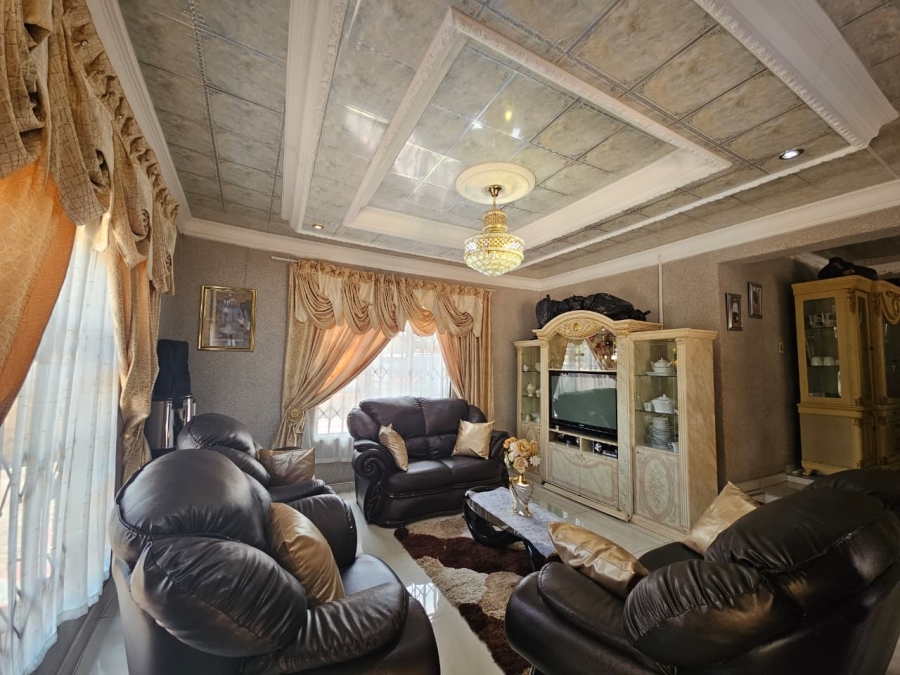 5 Bedroom Property for Sale in Pioneer Park KwaZulu-Natal