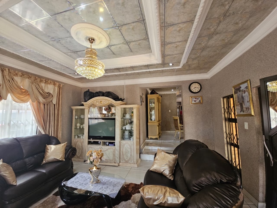 5 Bedroom Property for Sale in Pioneer Park KwaZulu-Natal