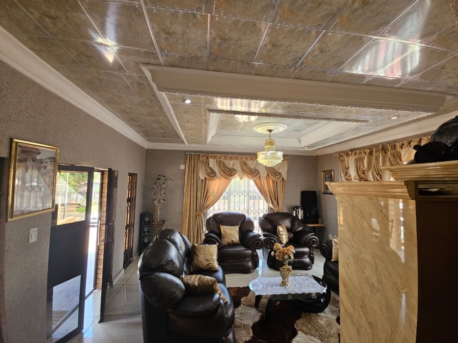 5 Bedroom Property for Sale in Pioneer Park KwaZulu-Natal