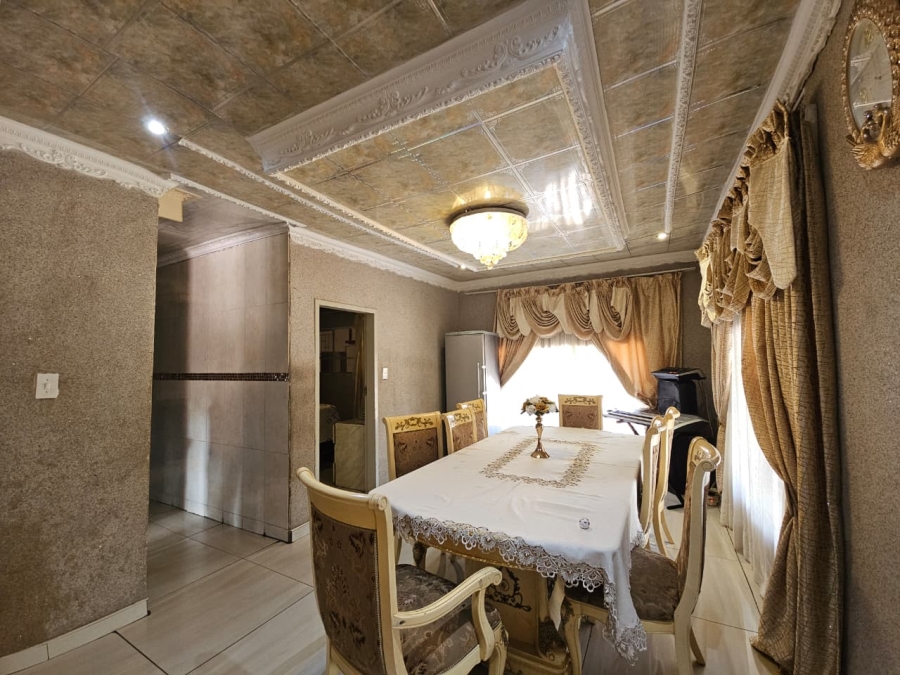 5 Bedroom Property for Sale in Pioneer Park KwaZulu-Natal