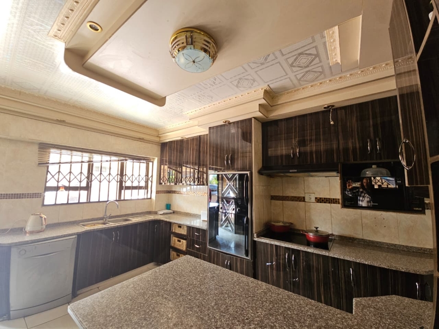 5 Bedroom Property for Sale in Pioneer Park KwaZulu-Natal