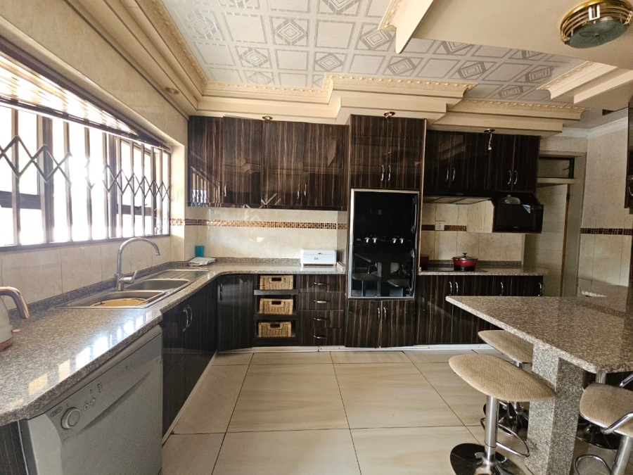 5 Bedroom Property for Sale in Pioneer Park KwaZulu-Natal