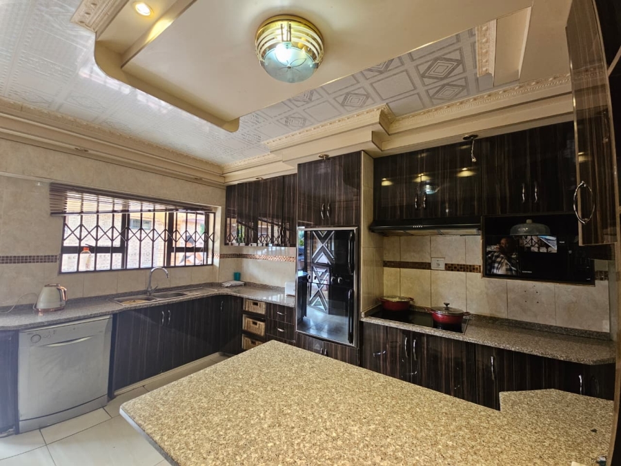 5 Bedroom Property for Sale in Pioneer Park KwaZulu-Natal