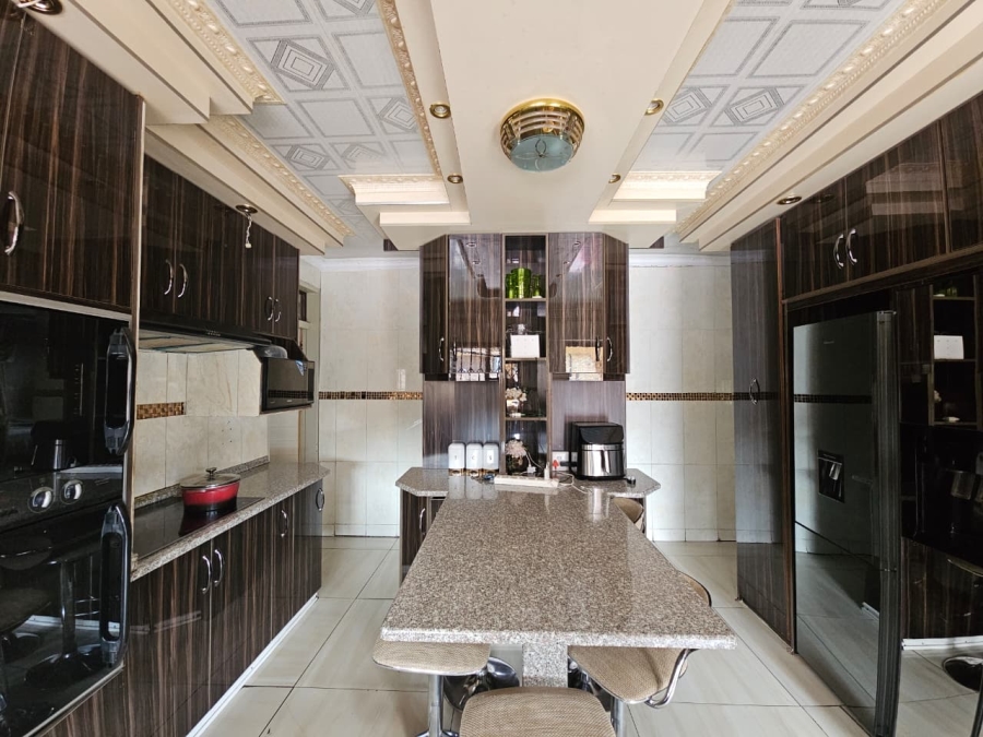 5 Bedroom Property for Sale in Pioneer Park KwaZulu-Natal