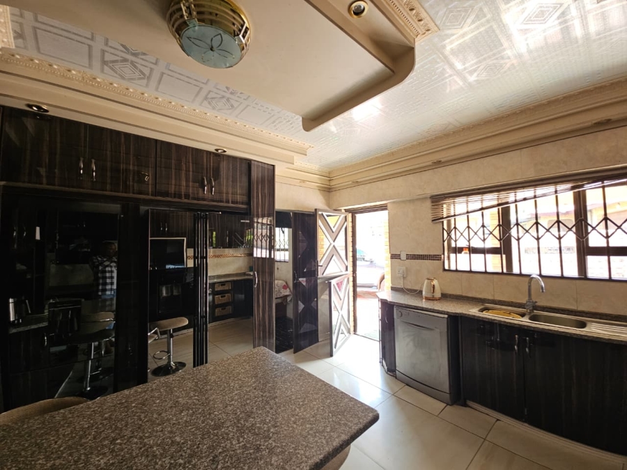 5 Bedroom Property for Sale in Pioneer Park KwaZulu-Natal