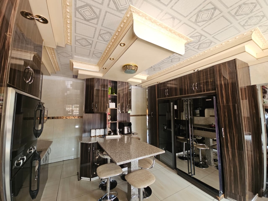 5 Bedroom Property for Sale in Pioneer Park KwaZulu-Natal