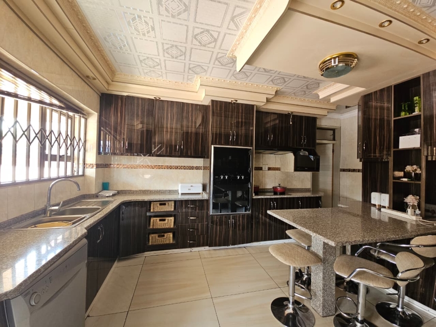 5 Bedroom Property for Sale in Pioneer Park KwaZulu-Natal