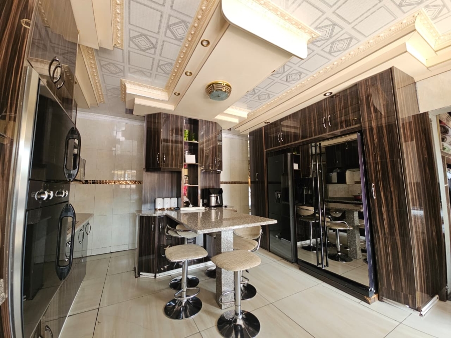 5 Bedroom Property for Sale in Pioneer Park KwaZulu-Natal