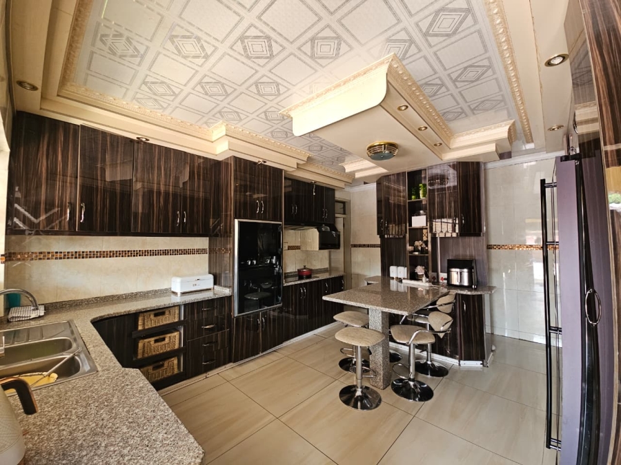 5 Bedroom Property for Sale in Pioneer Park KwaZulu-Natal