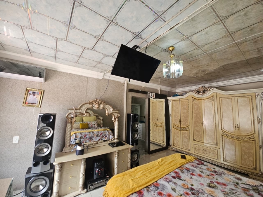 5 Bedroom Property for Sale in Pioneer Park KwaZulu-Natal