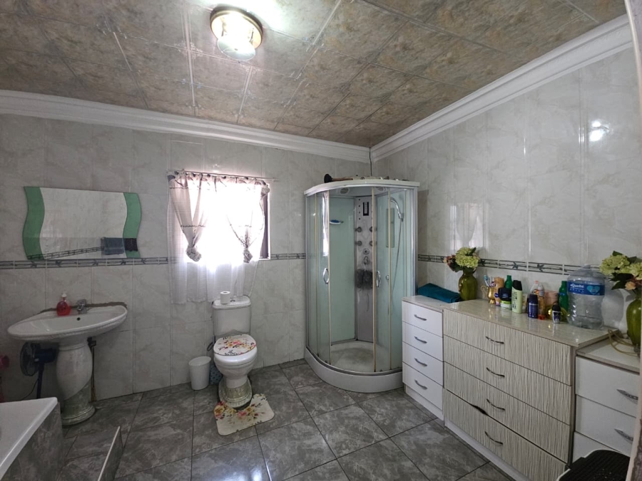 5 Bedroom Property for Sale in Pioneer Park KwaZulu-Natal