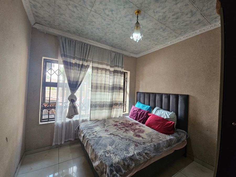 5 Bedroom Property for Sale in Pioneer Park KwaZulu-Natal