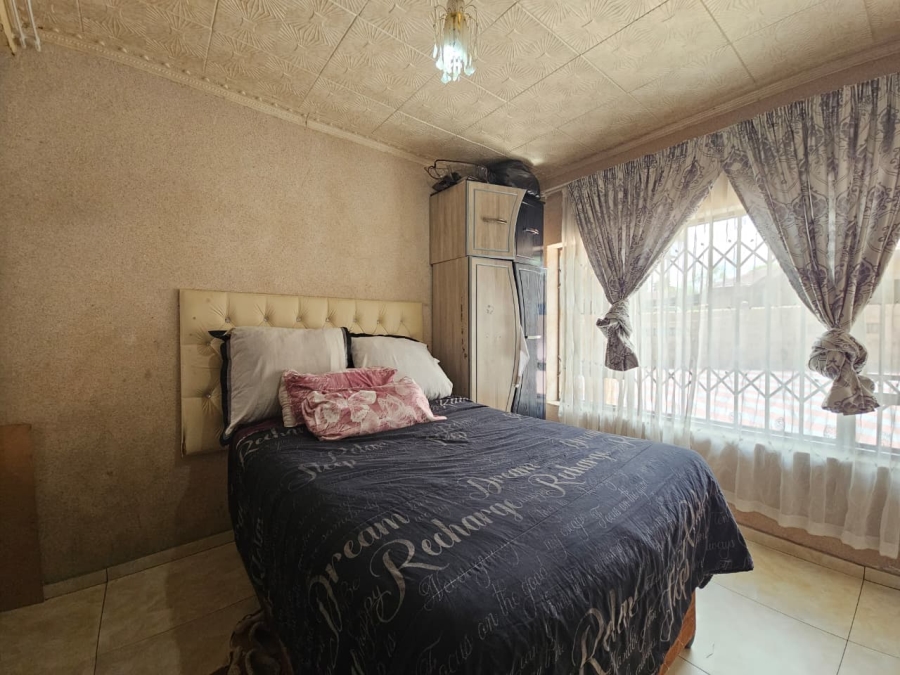 5 Bedroom Property for Sale in Pioneer Park KwaZulu-Natal