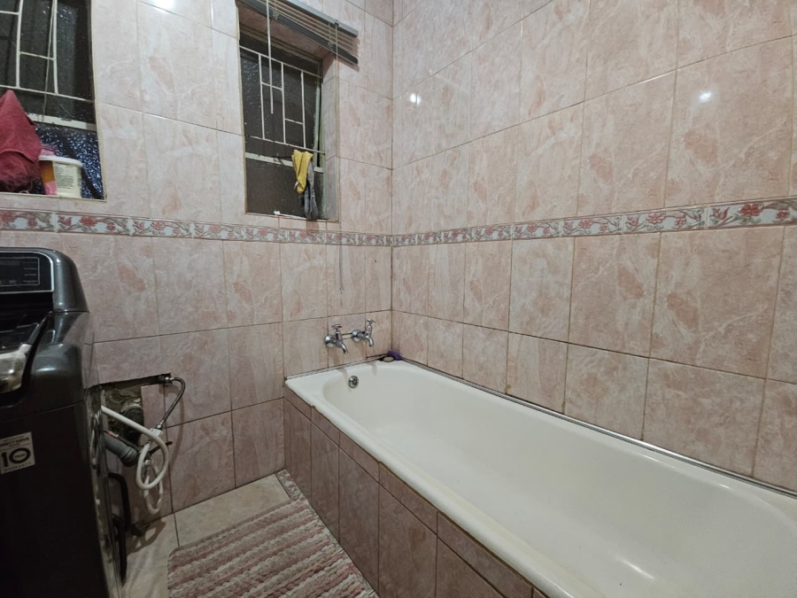 5 Bedroom Property for Sale in Pioneer Park KwaZulu-Natal