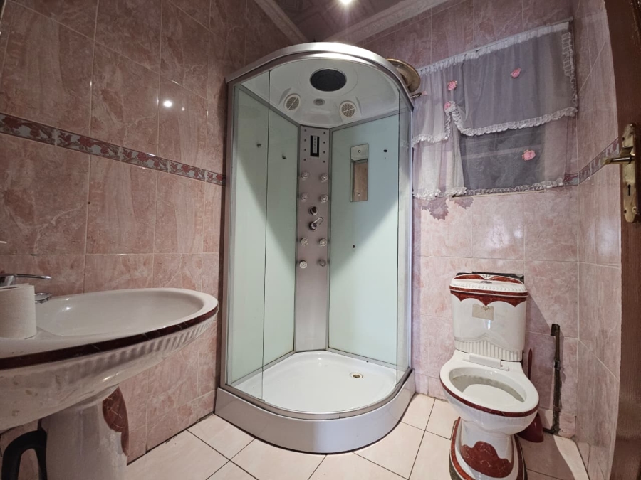 5 Bedroom Property for Sale in Pioneer Park KwaZulu-Natal