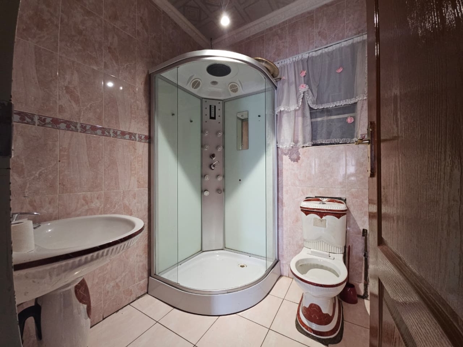 5 Bedroom Property for Sale in Pioneer Park KwaZulu-Natal