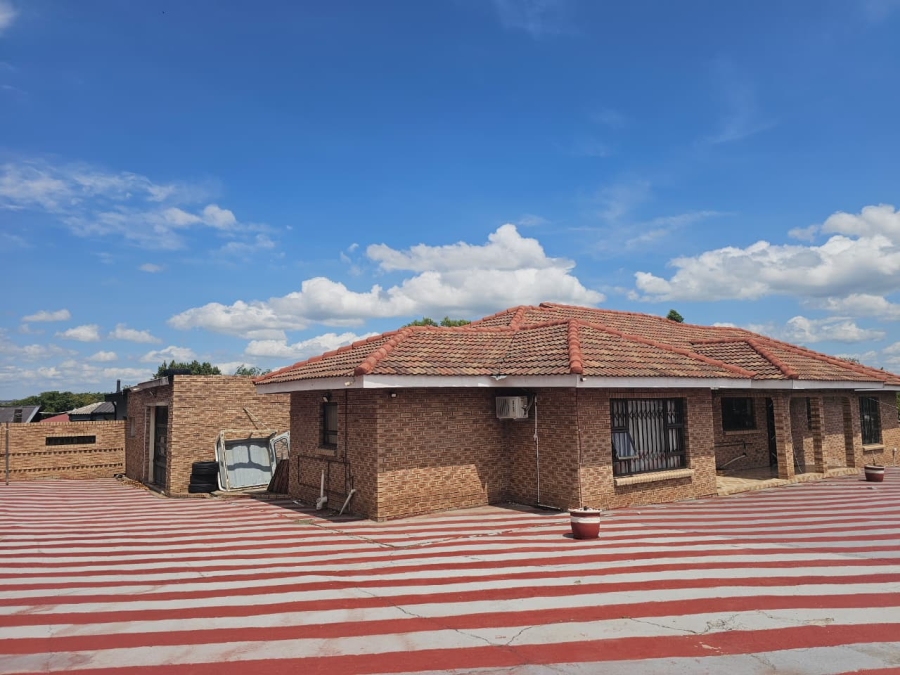 5 Bedroom Property for Sale in Pioneer Park KwaZulu-Natal