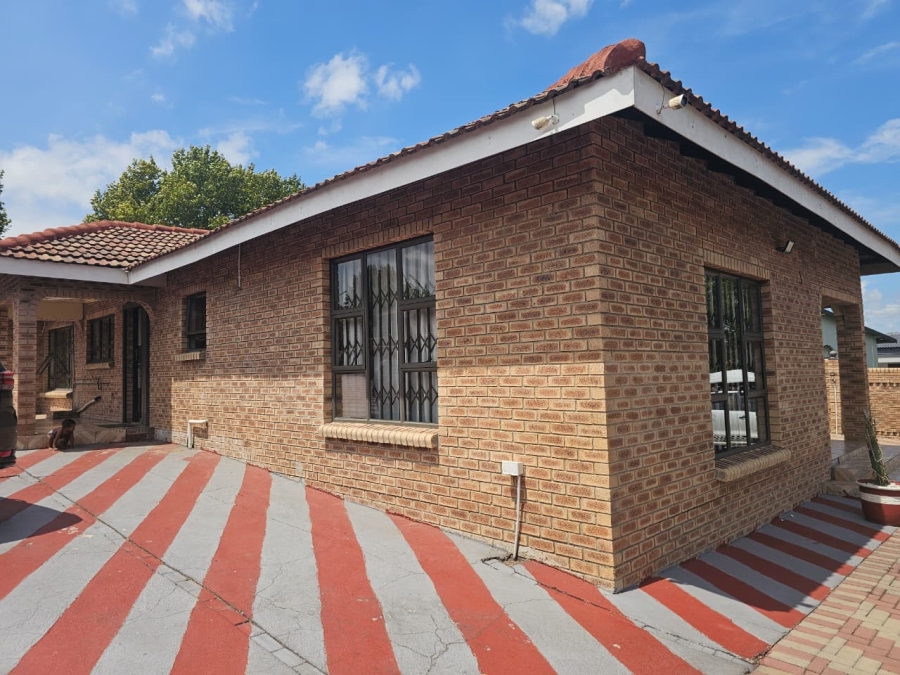 5 Bedroom Property for Sale in Pioneer Park KwaZulu-Natal