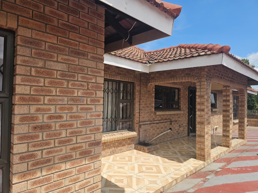 5 Bedroom Property for Sale in Pioneer Park KwaZulu-Natal