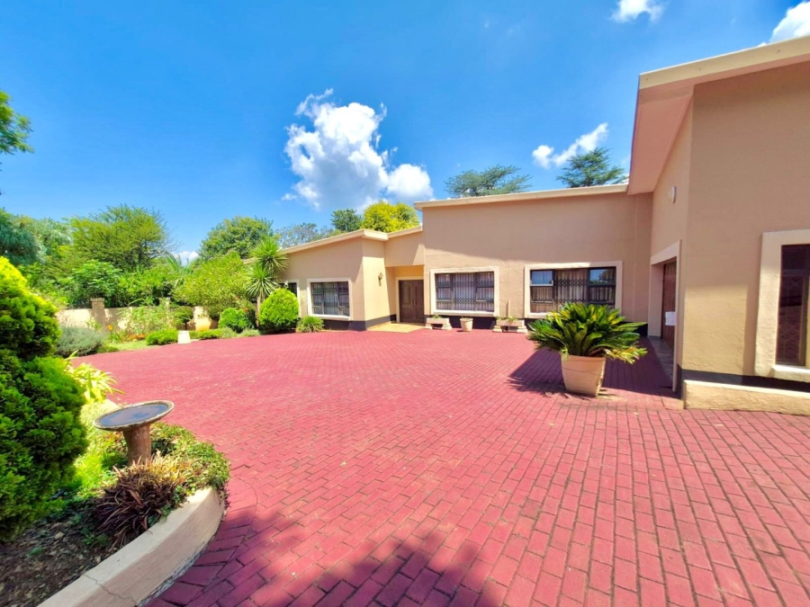 5 Bedroom Property for Sale in Signal Hill KwaZulu-Natal