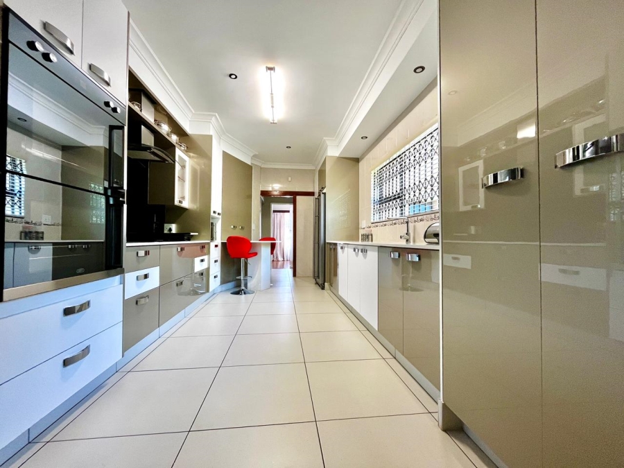 5 Bedroom Property for Sale in Signal Hill KwaZulu-Natal