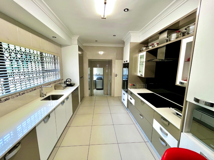 5 Bedroom Property for Sale in Signal Hill KwaZulu-Natal