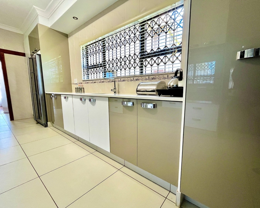 5 Bedroom Property for Sale in Signal Hill KwaZulu-Natal