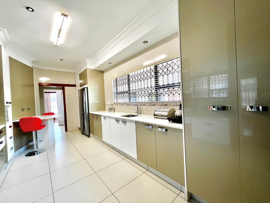 5 Bedroom Property for Sale in Signal Hill KwaZulu-Natal