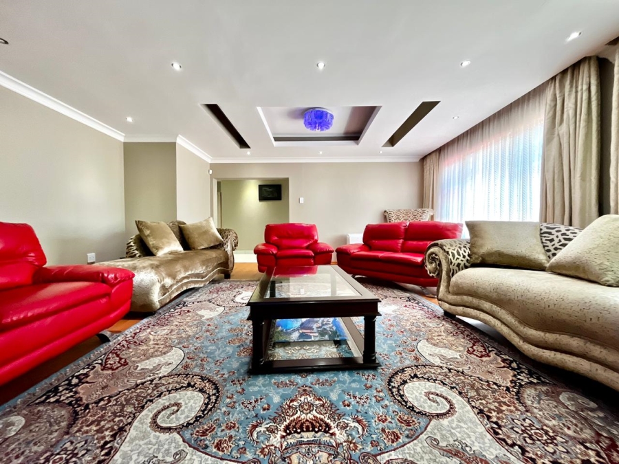 5 Bedroom Property for Sale in Signal Hill KwaZulu-Natal