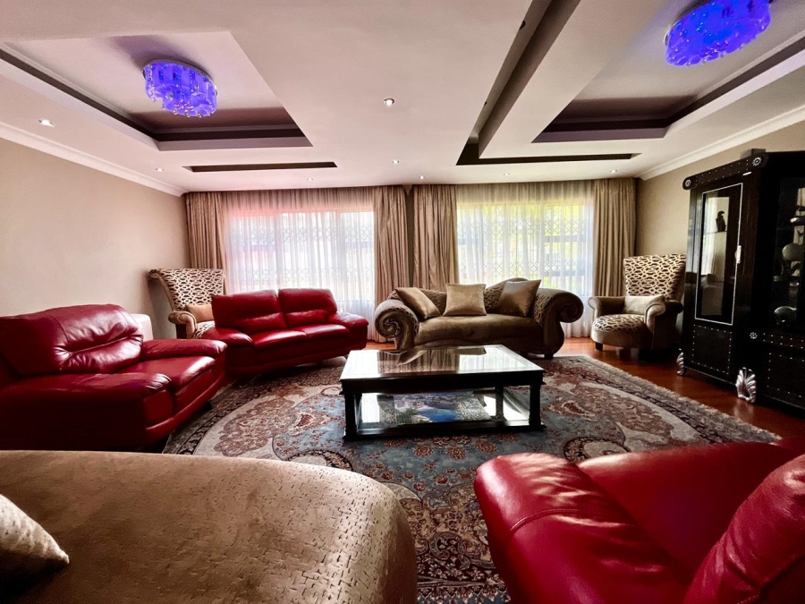 5 Bedroom Property for Sale in Signal Hill KwaZulu-Natal